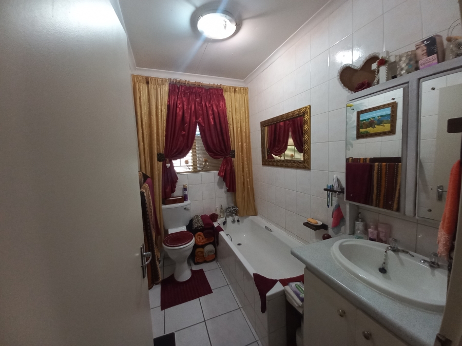 2 Bedroom Property for Sale in Safari Gardens North West